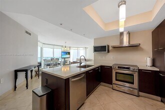 150 Sunny Isles Blvd, Unit #1-1006 in Sunny Isles Beach, FL - Foto de edificio - Building Photo