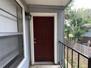 219 Fry St in Denton, TX - Foto de edificio - Building Photo