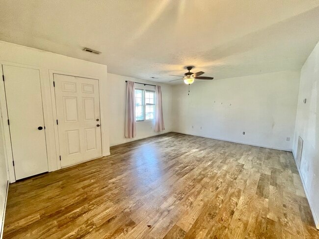 214 Beaver St, Unit B in Carterville, IL - Building Photo - Building Photo