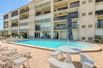 1305 S Atlantic Ave in Cocoa Beach, FL - Building Photo - Building Photo