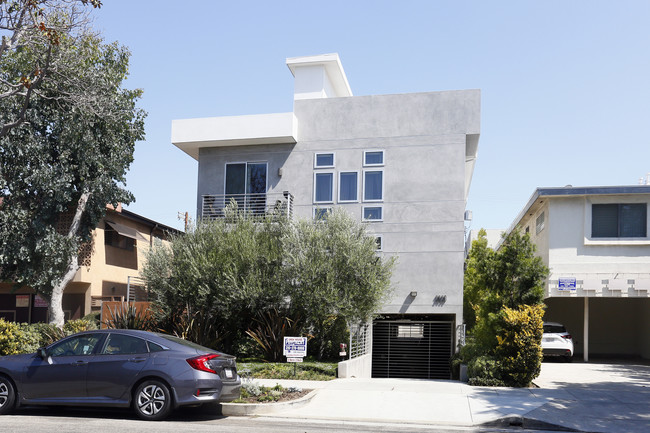 Lido Apartments - 3630 Mentone Ave in Los Angeles, CA - Foto de edificio - Building Photo