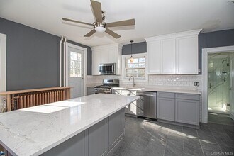 36 Maple Ave in Bay Shore, NY - Building Photo - Building Photo