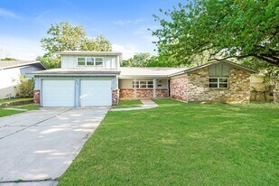 3429 Falcon Dr in Forest Hill, TX - Building Photo