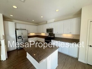 3230 E Yountville Dr in Ontario, CA - Building Photo - Building Photo