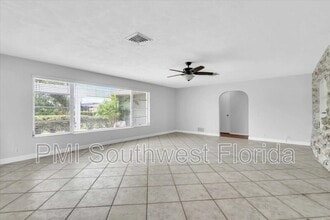 1405 Cambridge Dr in Venice, FL - Building Photo - Building Photo