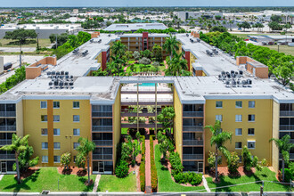 The Towers Condominiums in Ft. Myers, FL - Building Photo - Building Photo