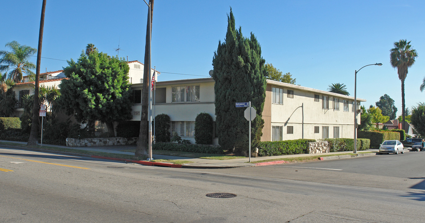 7676 Hollywood Blvd in Los Angeles, CA - Building Photo