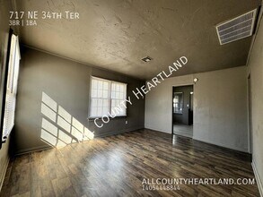 717 NE 34th Terrace in Oklahoma City, OK - Building Photo - Building Photo