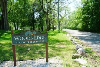 Woods Edge Townhomes in Madison, WI - Building Photo - Building Photo