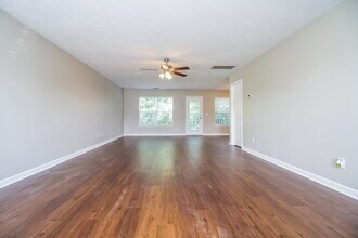 365 Clearlake Dr in La Vergne, TN - Building Photo - Building Photo