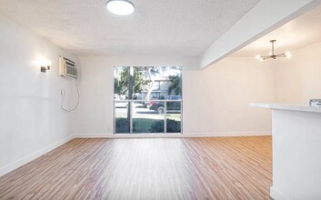 527 W 15th St in Los Angeles, CA - Building Photo - Building Photo