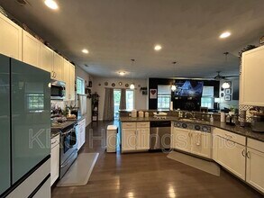 912 Hullview Ave in Norfolk, VA - Building Photo - Building Photo