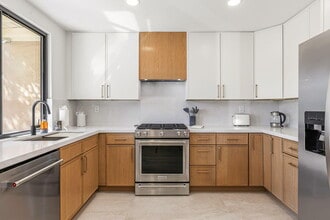 179 Gran Via in Palm Desert, CA - Building Photo - Building Photo