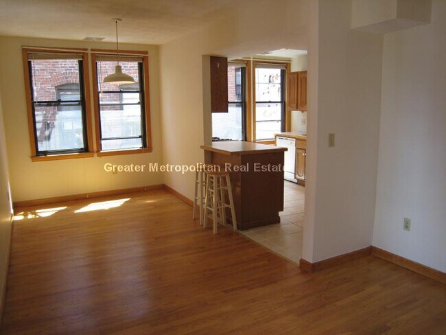 3 Holden Ct, Unit 2 in Boston, MA - Building Photo - Building Photo