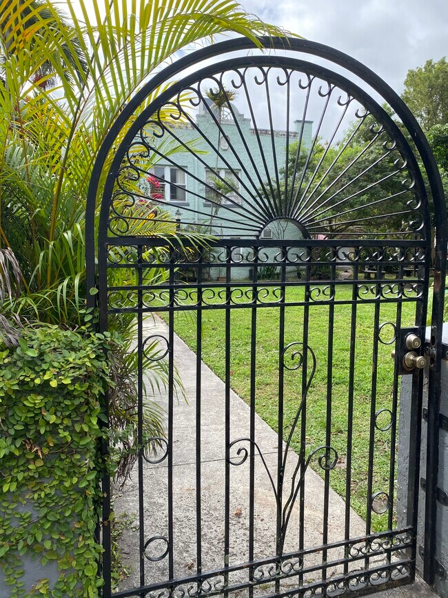 1624 SW 10th St, Unit 2 in Miami, FL - Building Photo - Building Photo