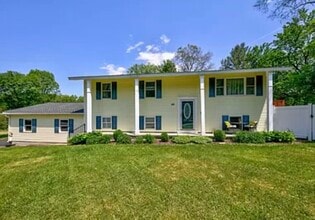 82 Wagon Wheel Trl in Saratoga Springs, NY - Building Photo - Building Photo