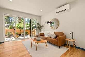 950 NE Norton Ave in Bend, OR - Building Photo - Building Photo