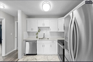 19 Somers St, Unit f9 in Danbury, CT - Building Photo