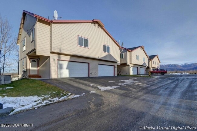 7615 Melody Commons Ct in Anchorage, AK - Foto de edificio - Building Photo