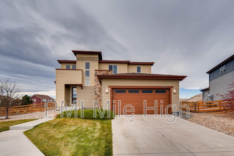 10057 Quintero St in Commerce City, CO - Building Photo