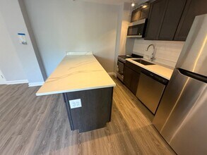 7254 N Ridge Blvd, Unit 7333-508 in Chicago, IL - Foto de edificio - Building Photo