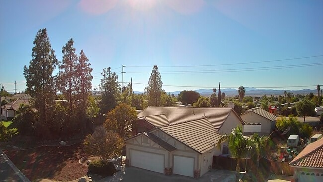 22747 Pebblestone Dr in Nuevo, CA - Foto de edificio - Building Photo