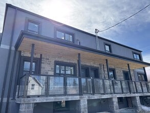 Mad Mill Apartments in Kitchener, ON - Building Photo - Building Photo