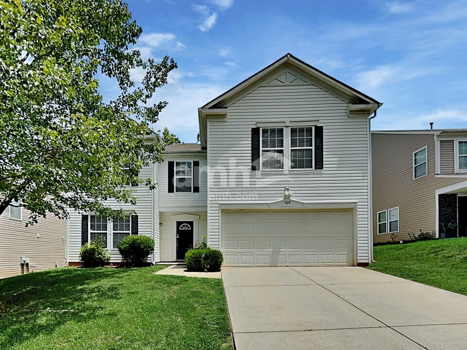 5119 Tomsie Efird Lane in Charlotte, NC - Building Photo