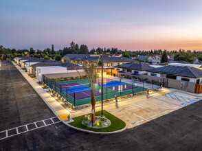 2816 E Alluvial Ave, Unit 2816 E Alluvial 102 in Fresno, CA - Foto de edificio - Building Photo