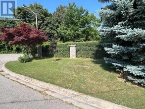 2451 Loanne Dr in Mississauga, ON - Building Photo - Building Photo