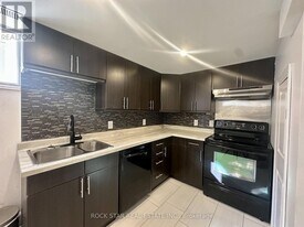 38 Clarendon Ave in Hamilton, ON - Building Photo