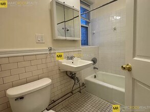 27 Park Dr in Boston, MA - Foto de edificio - Building Photo