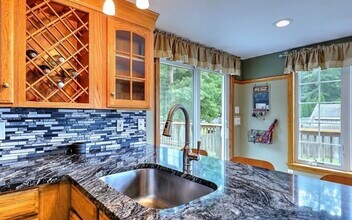 103 Walnut St in Mansfield, MA - Foto de edificio - Building Photo