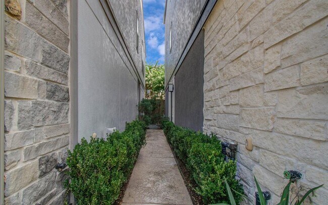 11012 Ayrshire Park Ln in Houston, TX - Building Photo - Building Photo