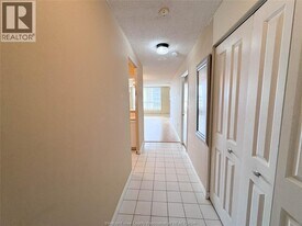 75 Riverside Dr E in Windsor, ON - Building Photo