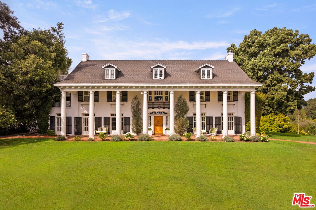 1006 N Crescent Dr in Beverly Hills, CA - Building Photo