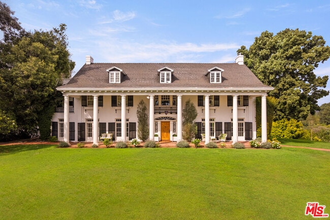 property at 1006 N Crescent Dr