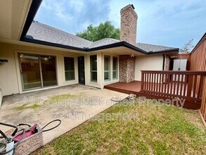3927 St Christopher Ln in Dallas, TX - Building Photo - Building Photo