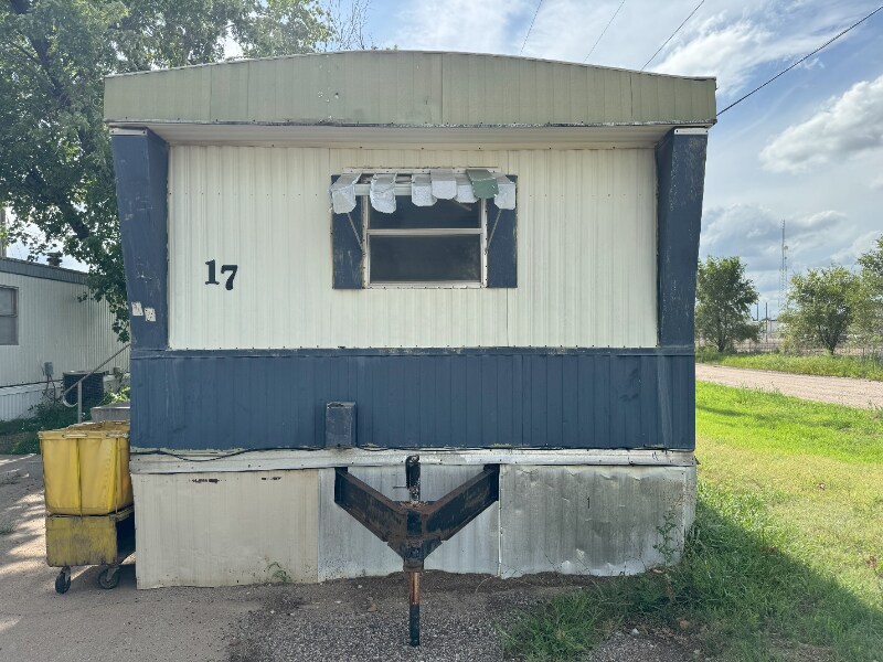 5501 9th St in Great Bend, KS - Building Photo
