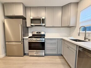 467 36th St, Unit 467 in Manhattan Beach, CA - Foto de edificio - Building Photo