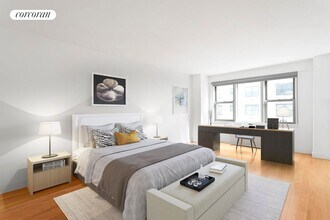 177 E 75th St in New York, NY - Building Photo - Building Photo