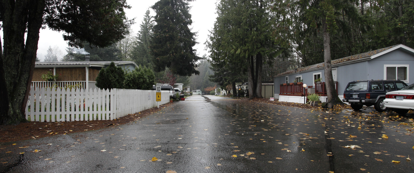 Hoodcourse Acres in Welches, OR - Building Photo