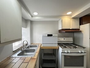 2341 N Leavitt St, Unit CH in Chicago, IL - Foto de edificio - Building Photo