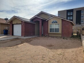 3605 Tierra Zafiro Dr in El Paso, TX - Building Photo - Building Photo