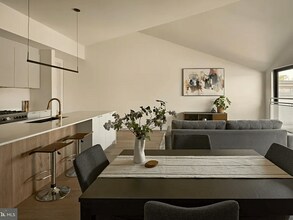 2011 Cambridge St in Philadelphia, PA - Building Photo - Building Photo