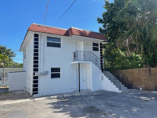 property at 302 N Tamarind Ave