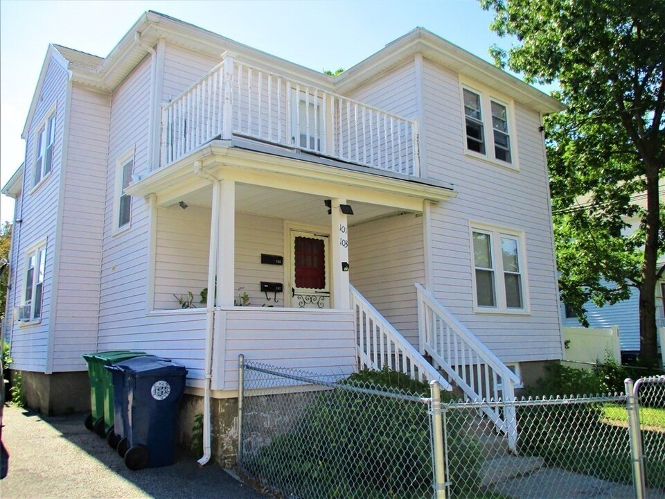 103 Faxon St, Unit 1 in Newton, MA - Foto de edificio