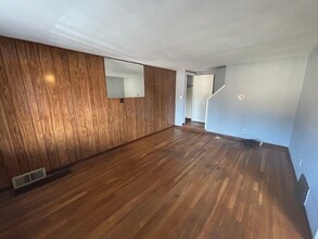 123 MacFarlane Dr in Pittsburgh, PA - Building Photo - Building Photo