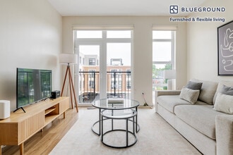 28 Austin St-Unit -FL3-ID1226 in Newton, MA - Building Photo - Building Photo