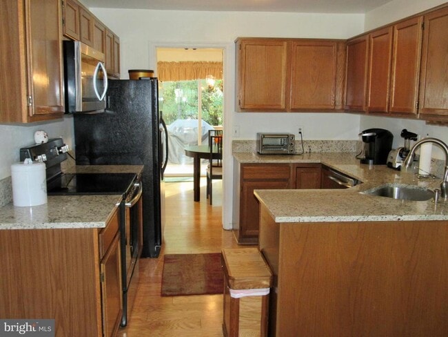 14 Tivoli Lake Ct in Silver Spring, MD - Building Photo - Building Photo